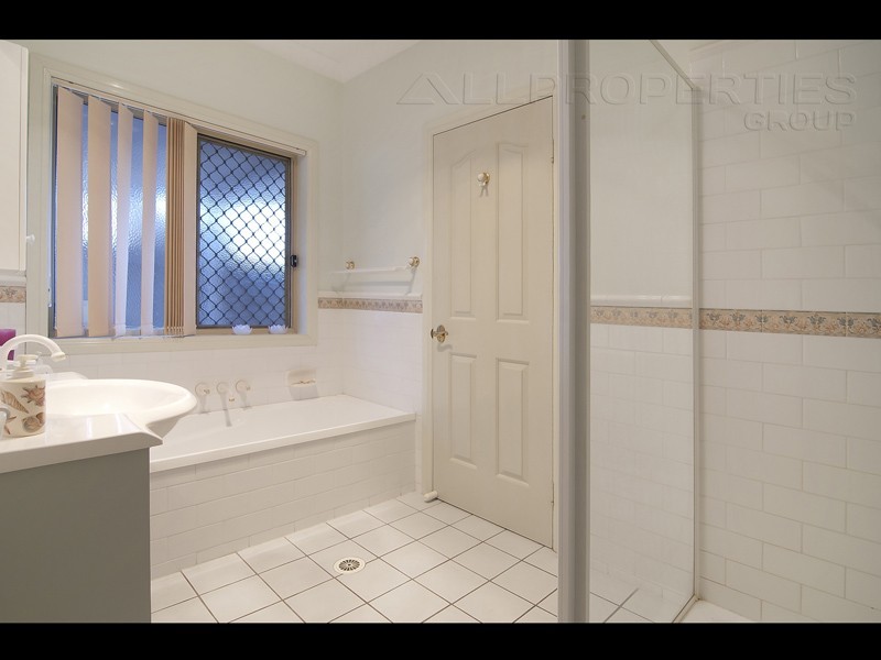 12 Bridgeman Place, Forest Lake QLD 4078