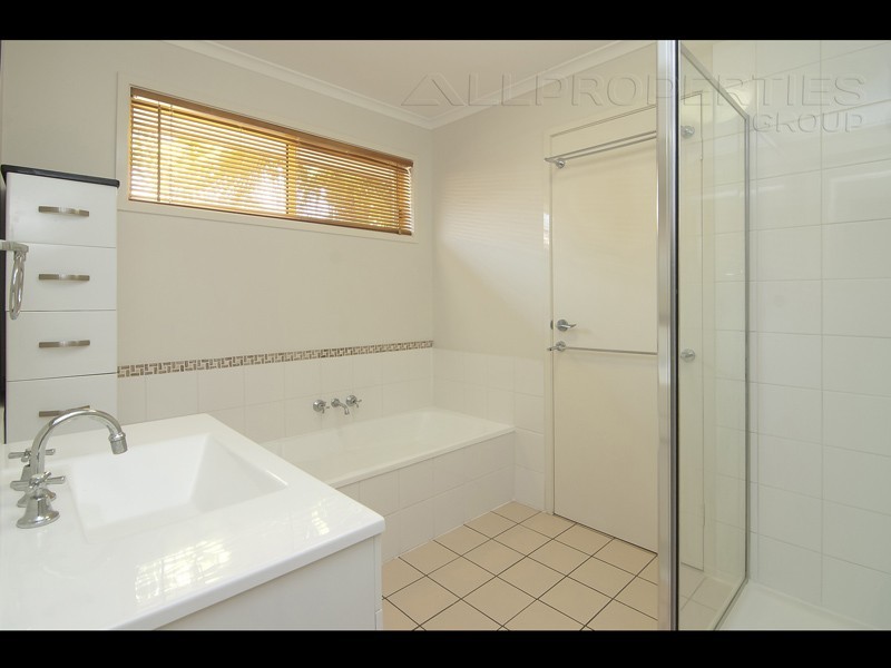 46 Federation Drive, Hillcrest QLD 4118
