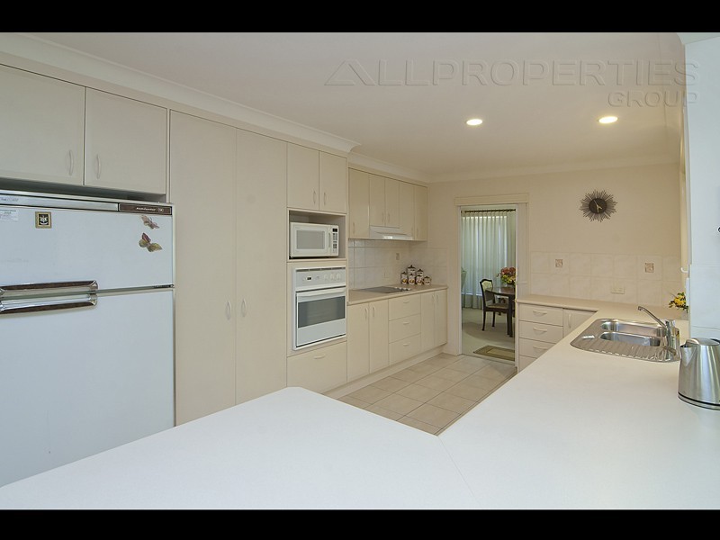 96 Ontario Cres, Parkinson QLD 4115