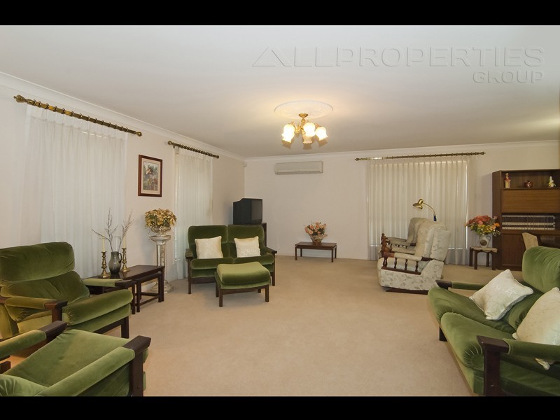 96 Ontario Cres, Parkinson QLD 4115