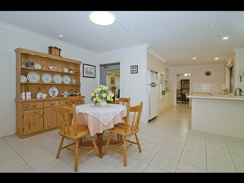 96 Ontario Cres, Parkinson QLD 4115