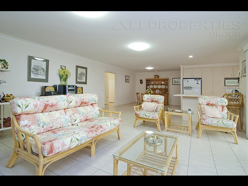 96 Ontario Cres, Parkinson QLD 4115