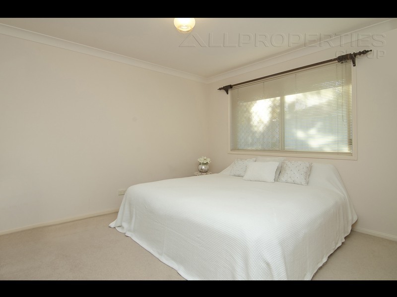 96 Ontario Cres, Parkinson QLD 4115