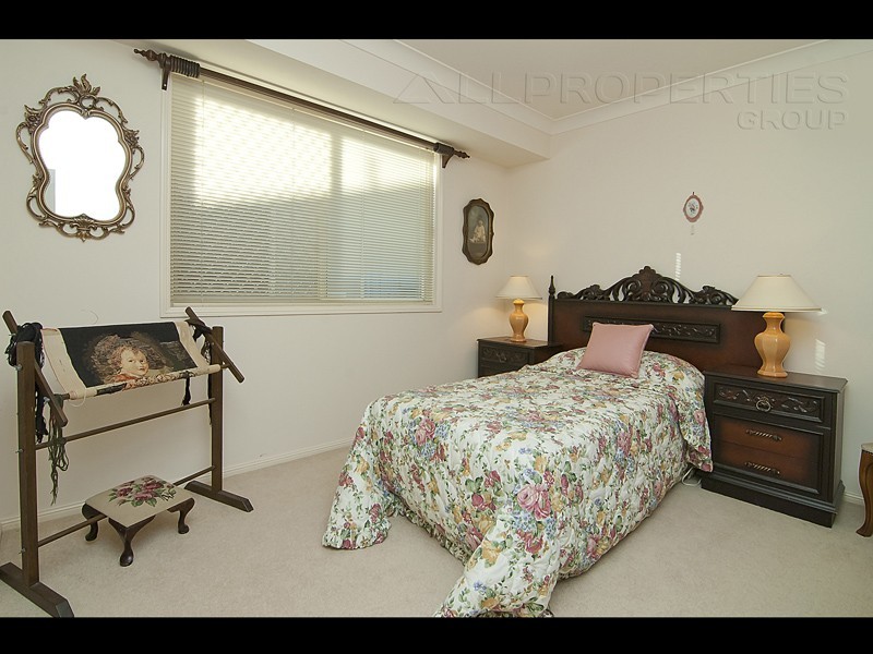 96 Ontario Cres, Parkinson QLD 4115