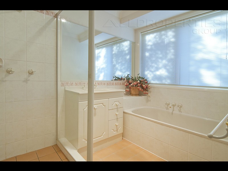 96 Ontario Cres, Parkinson QLD 4115