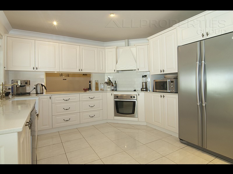 10 VENOSA PLACE, Regents Park QLD 4118