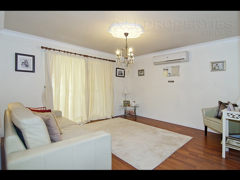 10 VENOSA PLACE, Regents Park QLD 4118