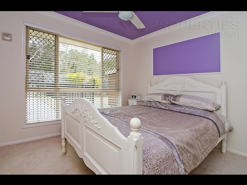10 VENOSA PLACE, Regents Park QLD 4118