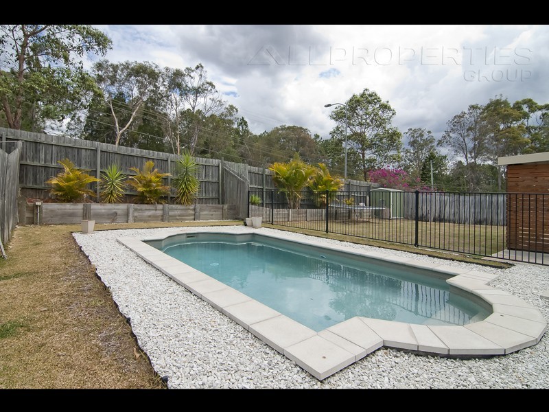 10 VENOSA PLACE, Regents Park QLD 4118