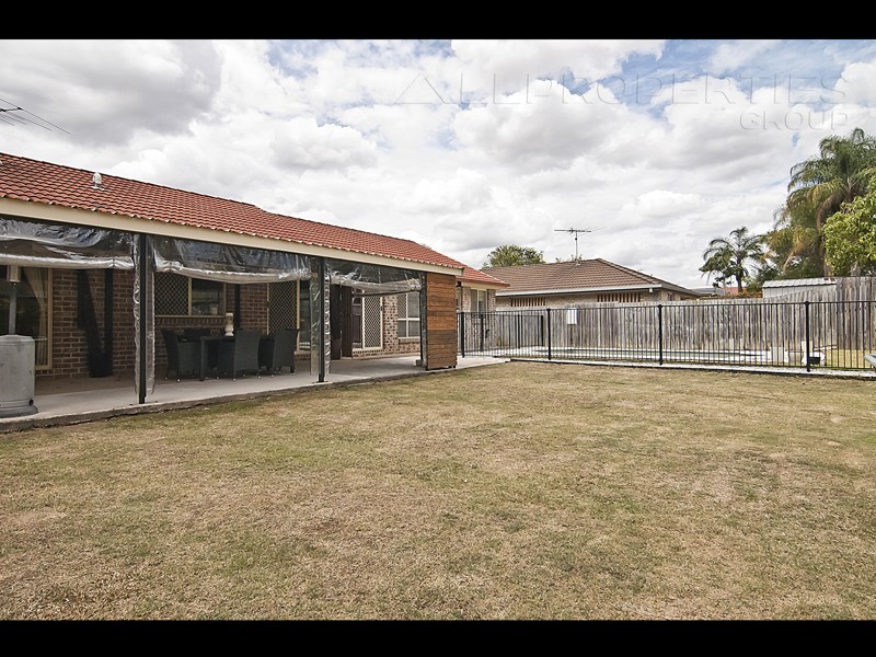 10 VENOSA PLACE, Regents Park QLD 4118