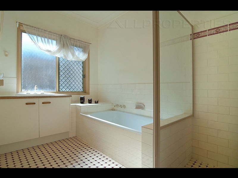 14 Tarragon Place, Forest Lake QLD 4078