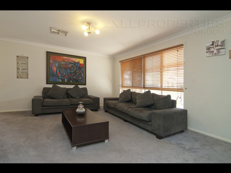 4 Lomandra Court, Seventeen Mile Rocks QLD 4073