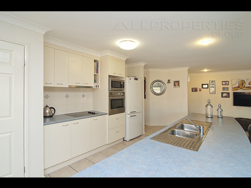 4 Lomandra Court, Seventeen Mile Rocks QLD 4073