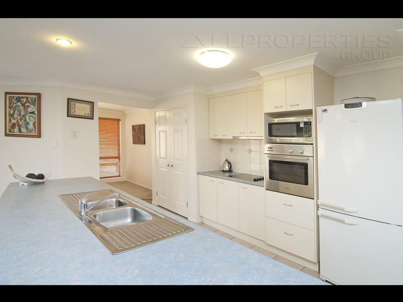 4 Lomandra Court, Seventeen Mile Rocks QLD 4073