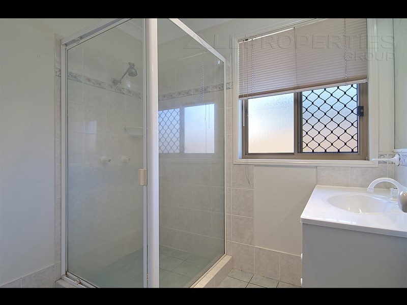 4 Lomandra Court, Seventeen Mile Rocks QLD 4073