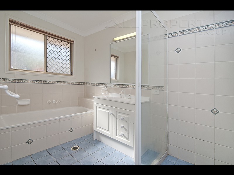 4 Lomandra Court, Seventeen Mile Rocks QLD 4073