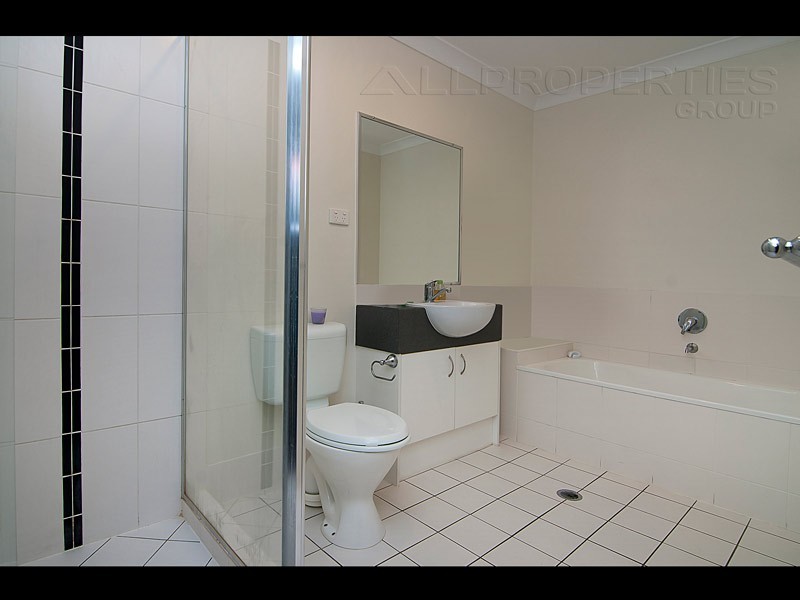 42/8 Rosegum Place, Redbank Plains QLD 4301