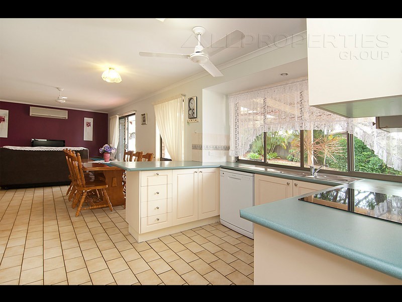 30 DORACHUS DRIVE, Regents Park QLD 4118