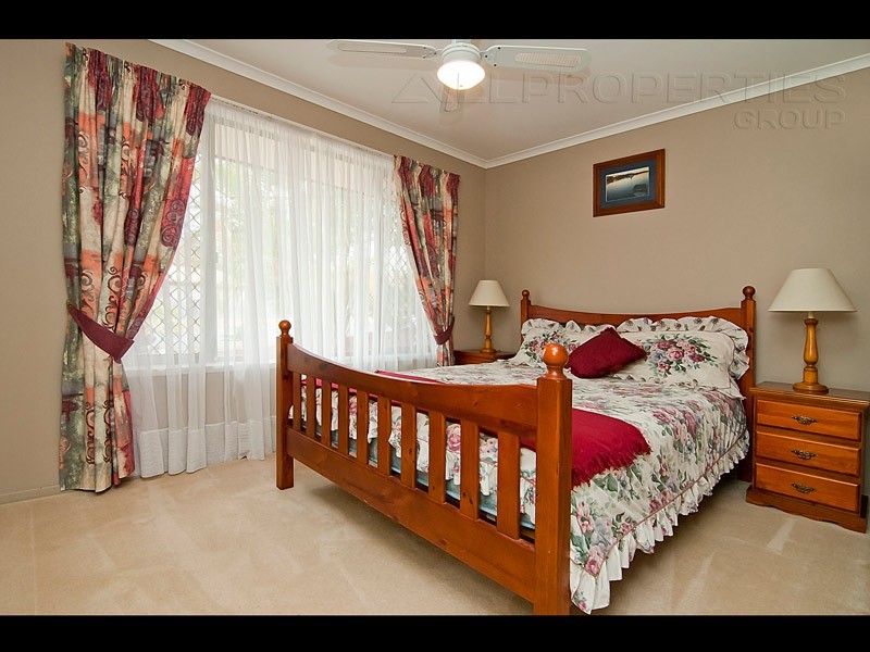 30 DORACHUS DRIVE, Regents Park QLD 4118