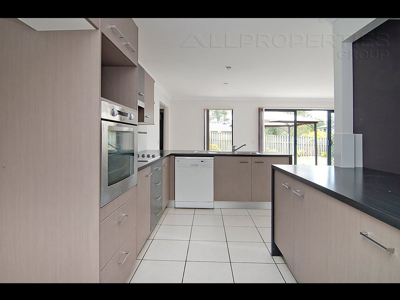 7 Mapelton Cct, Parkinson QLD 4115