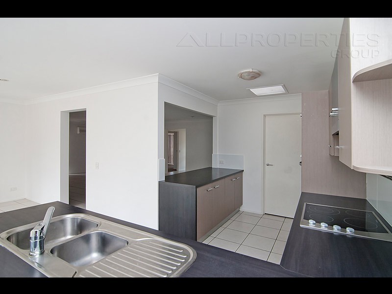 7 Mapelton Cct, Parkinson QLD 4115