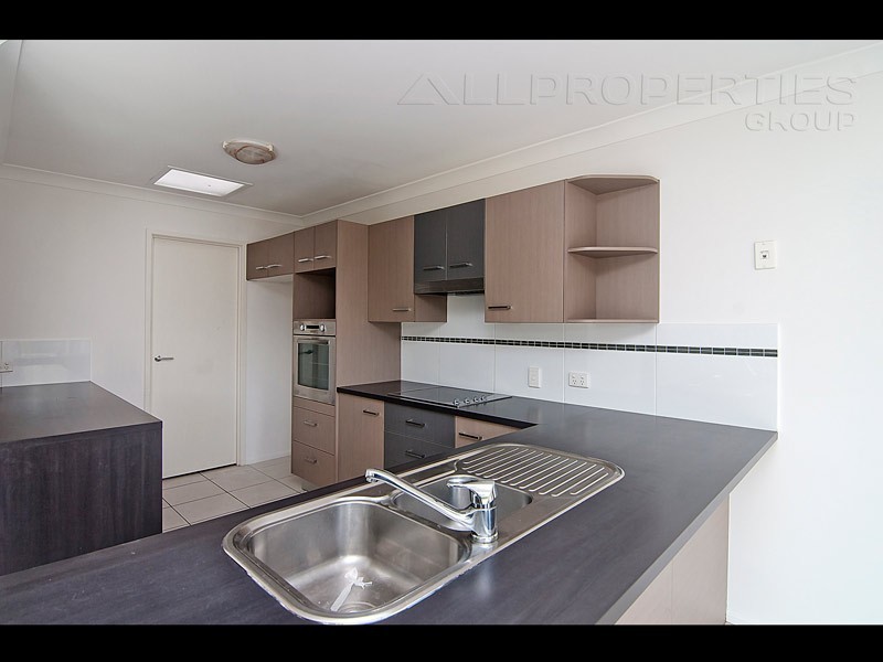 7 Mapelton Cct, Parkinson QLD 4115