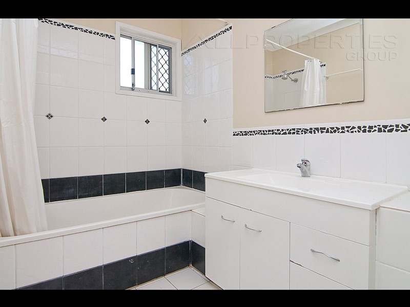 30 STRATHALLEN DRIVE, Boronia Heights QLD 4124