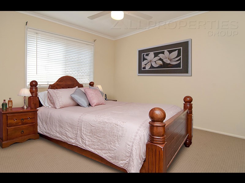 30 STRATHALLEN DRIVE, Boronia Heights QLD 4124