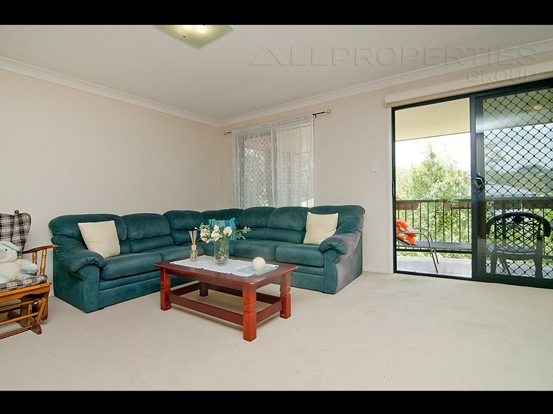 8 Birch Close, Heathwood QLD 4110