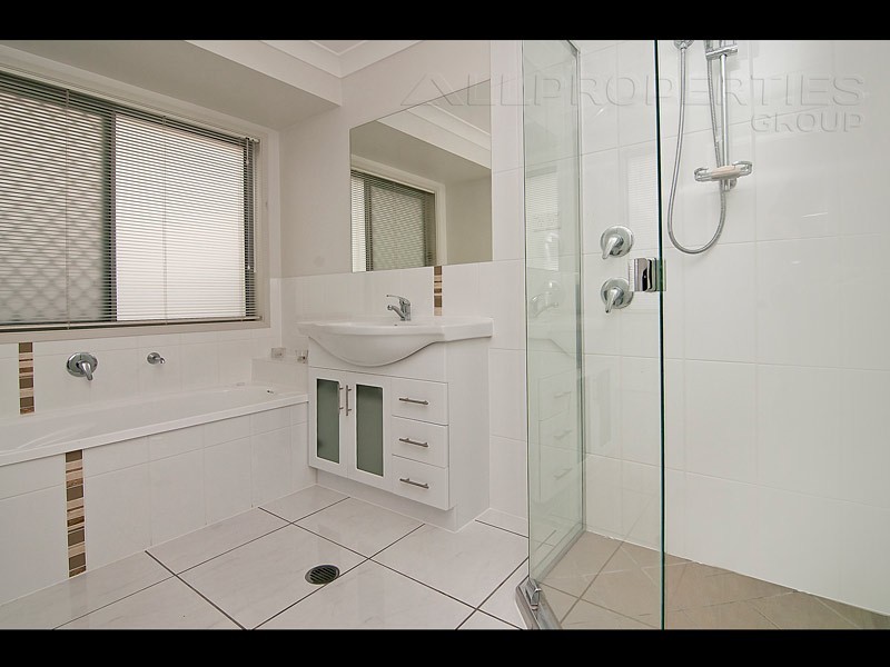 30 Juniper Street, Heathwood QLD 4110