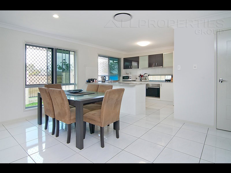 30 Juniper Street, Heathwood QLD 4110