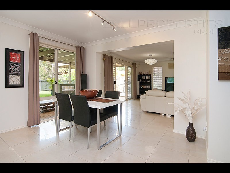 16 Seabrook Crescent, Forest Lake QLD 4078