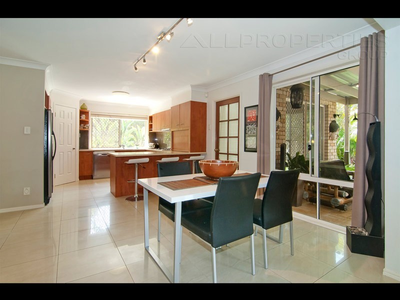 16 Seabrook Crescent, Forest Lake QLD 4078