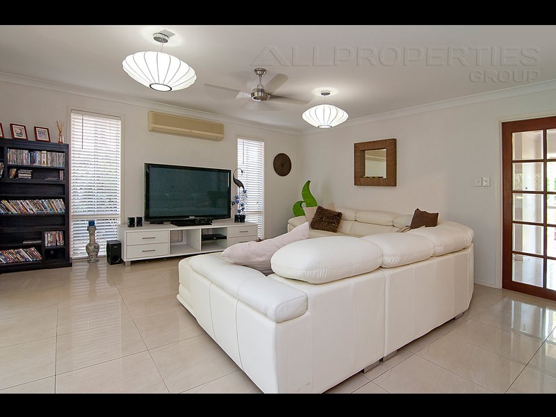 16 Seabrook Crescent, Forest Lake QLD 4078