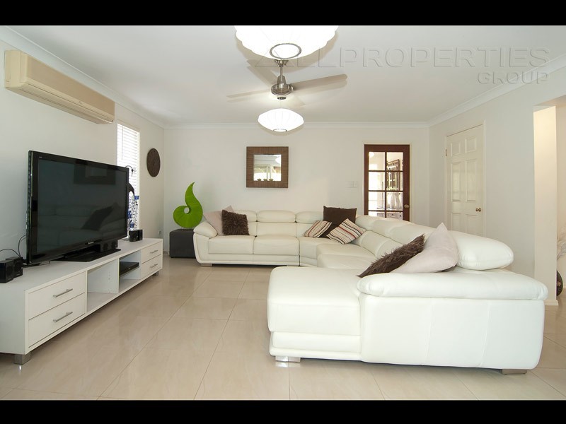 16 Seabrook Crescent, Forest Lake QLD 4078