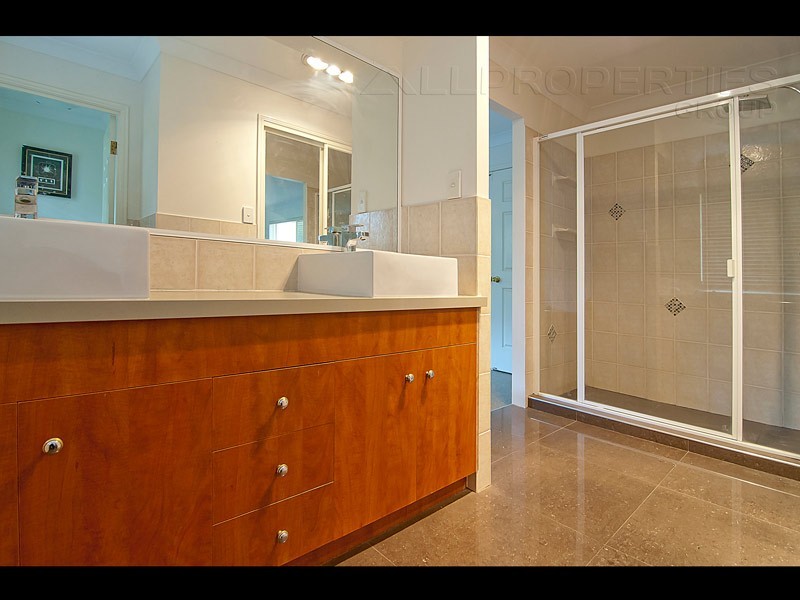 16 Seabrook Crescent, Forest Lake QLD 4078