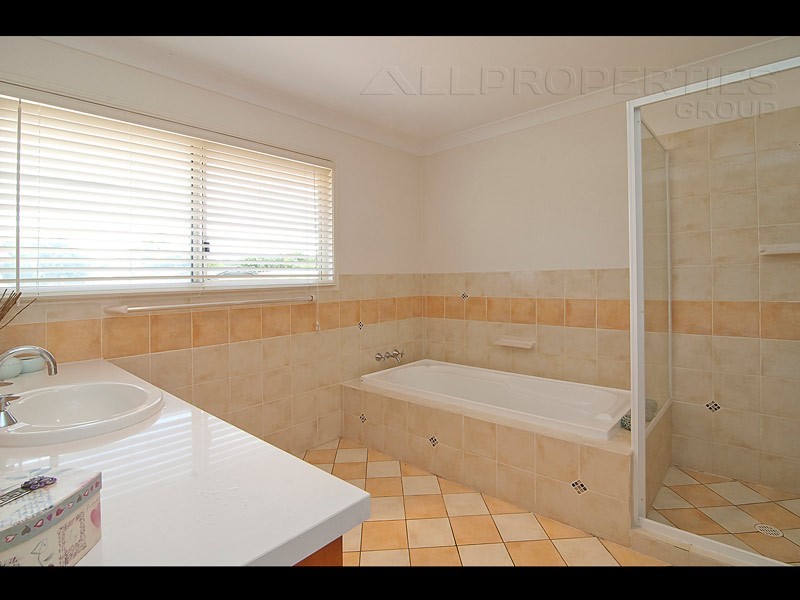 16 Seabrook Crescent, Forest Lake QLD 4078