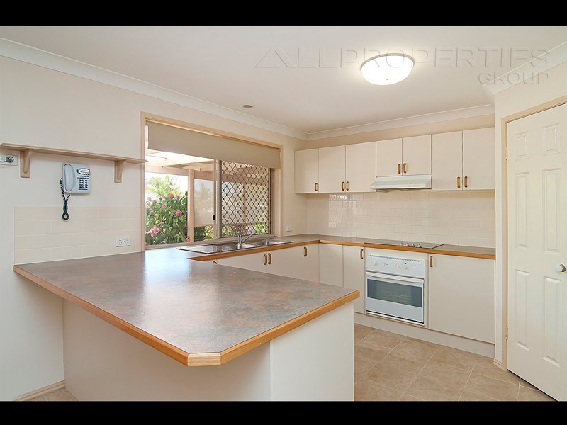 29 SOLANDRA CIRCUIT, Regents Park QLD 4118