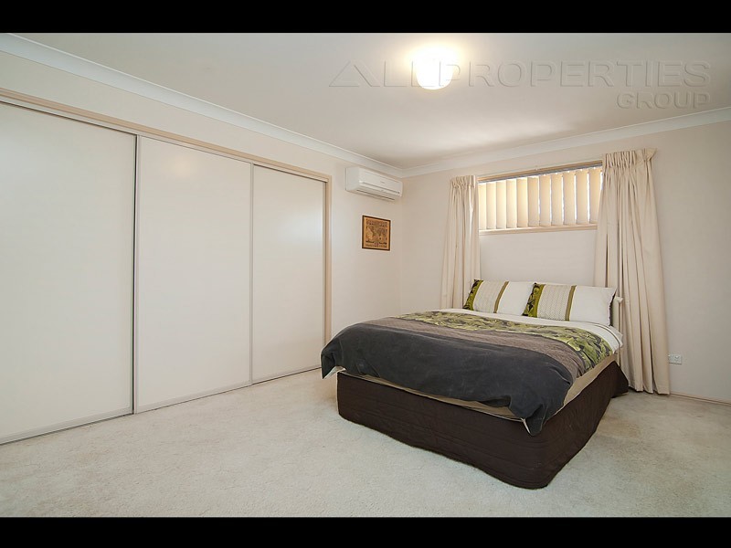 29 SOLANDRA CIRCUIT, Regents Park QLD 4118