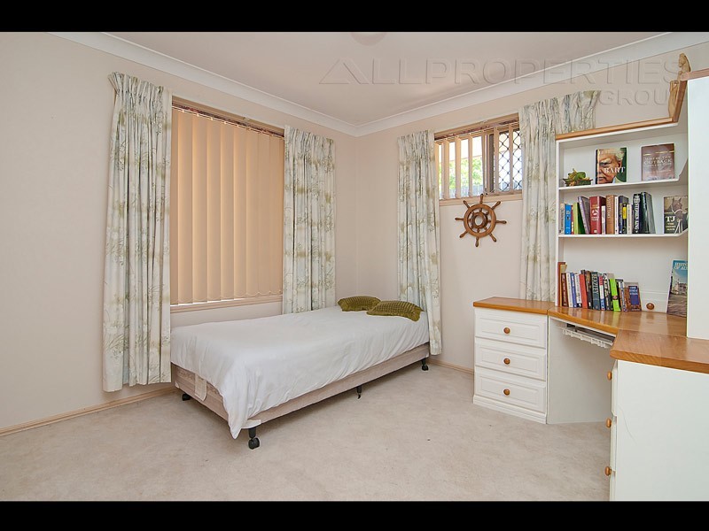 29 SOLANDRA CIRCUIT, Regents Park QLD 4118