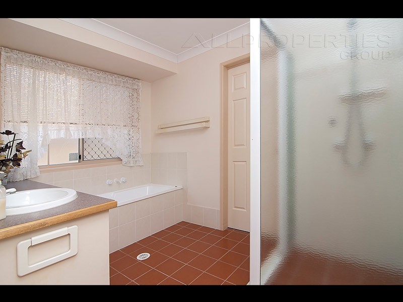 29 SOLANDRA CIRCUIT, Regents Park QLD 4118