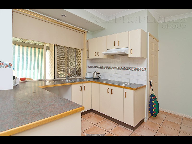 140 Lamberth Road, Regents Park QLD 4118