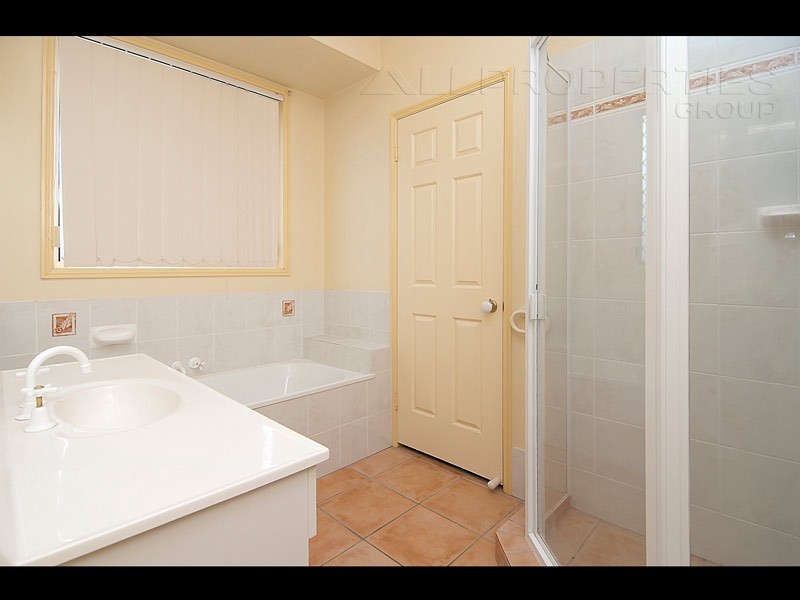 140 Lamberth Road, Regents Park QLD 4118