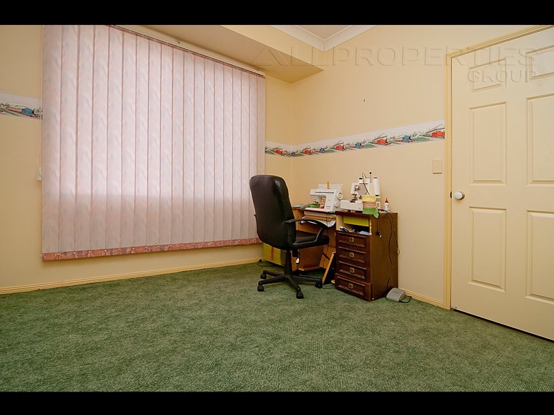 140 Lamberth Road, Regents Park QLD 4118