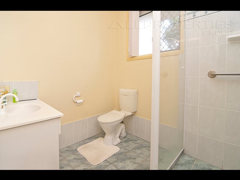 140 Lamberth Road, Regents Park QLD 4118