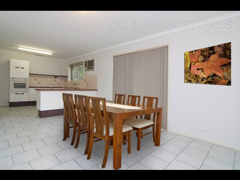 33 Vansittart Road, Regents Park QLD 4118