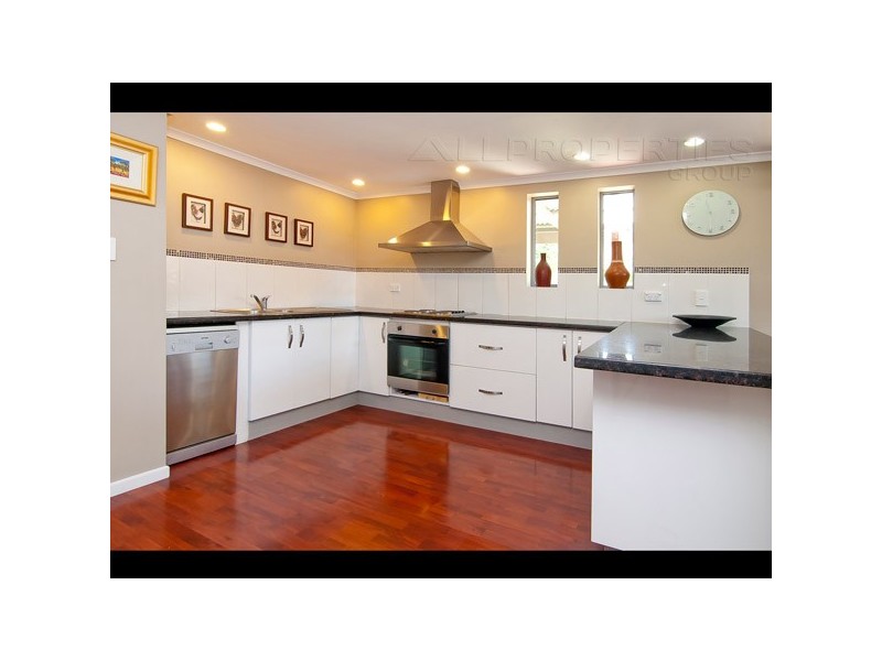 11 Le Grand Street, Macgregor QLD 4109