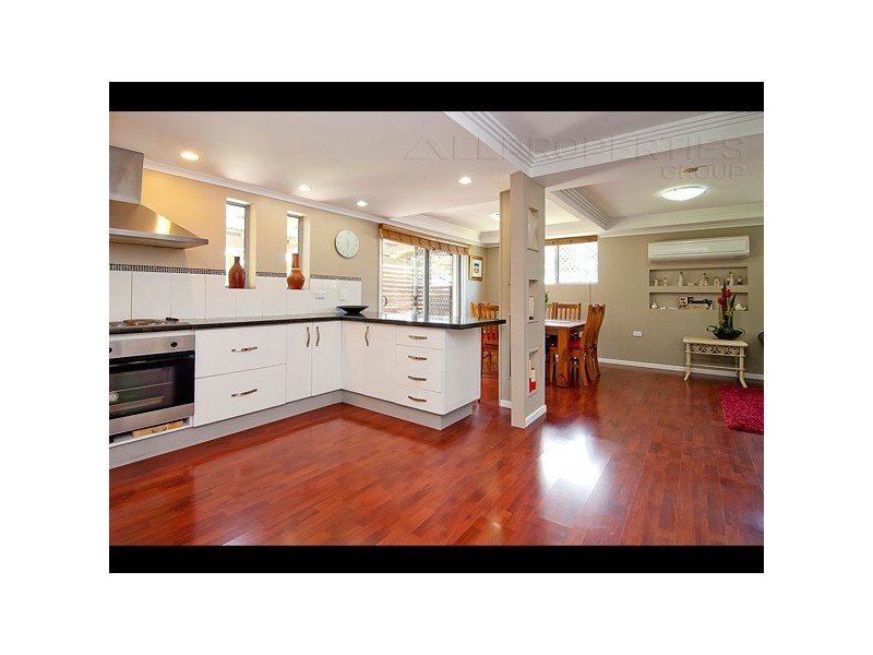 11 Le Grand Street, Macgregor QLD 4109