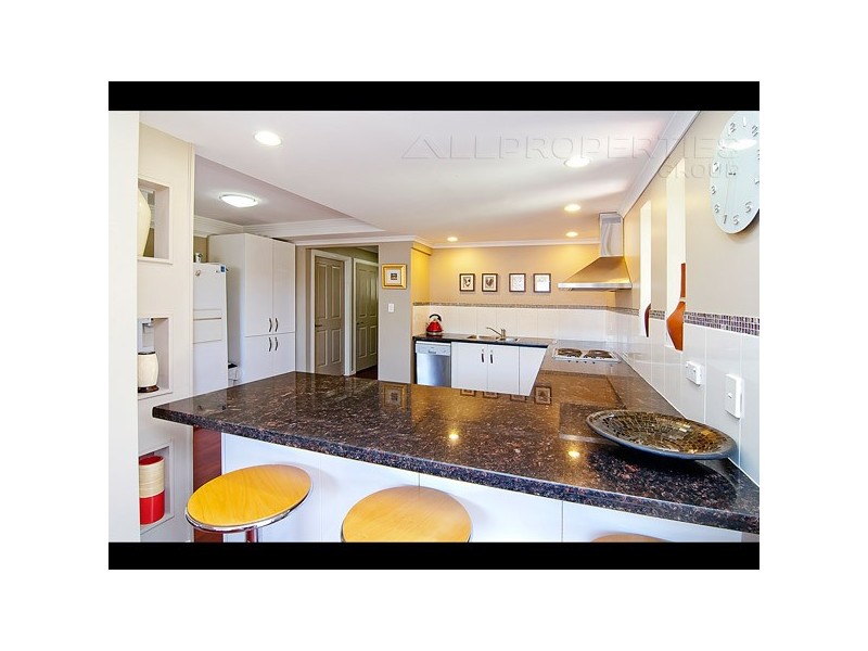 11 Le Grand Street, Macgregor QLD 4109