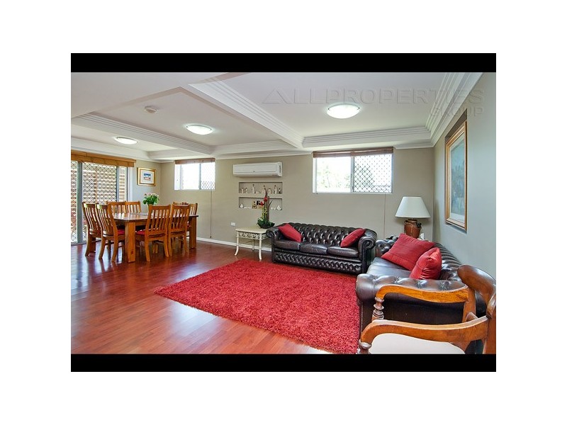 11 Le Grand Street, Macgregor QLD 4109